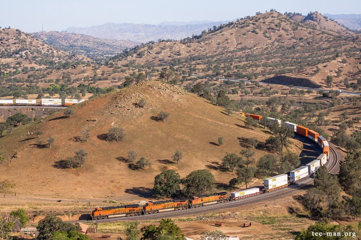 BNSF 6825, Tehachapi (CA) 25.5.2014