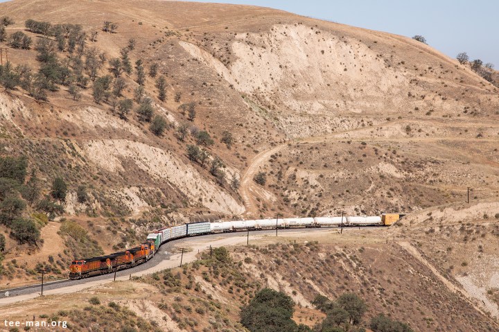 BNSF 5015 + 4864 + 7450 + 8051 + 4073, Bealville (CA) 26-5-2014