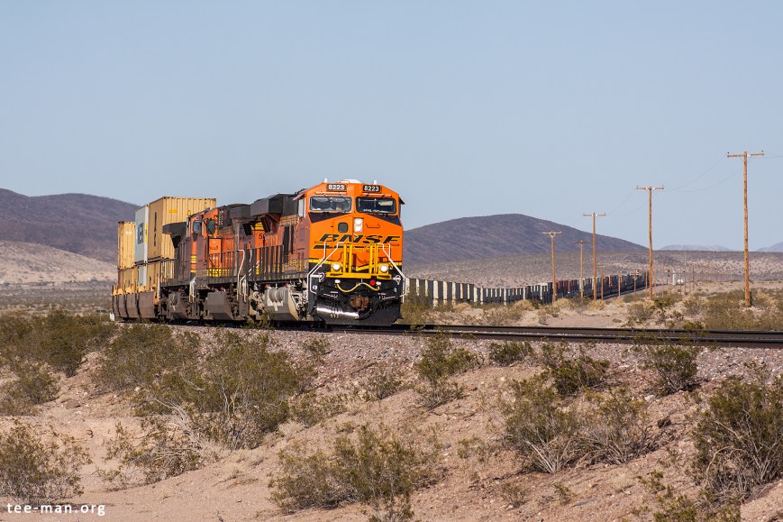 BNSF 8223, Ludlow (CA) 26-5-2014