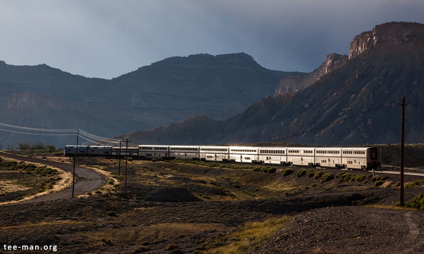 Another view of Amtrak's California Zephyr, in front of the Book Cliffs. Thompson (UT), 31.5.2014