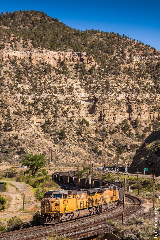 UP's 6770 pulls a coal train up the hill in Price River Canyon. Castle Gate (UT), 1.6.2014