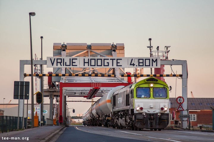 Crossing the Oosterweel bridge. Antwerp, 6.8.2015