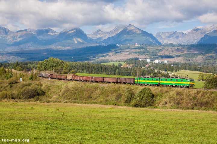 Double locomotive 131 001/002 from Slovak railways' cargo division hauls a mixed freight train towards Košice. Strba, 23.9.2016