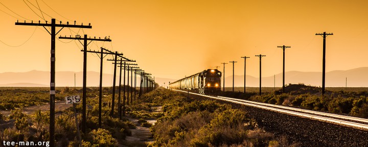 UP 4437 in the setting sun at Battle Mountain (NV). 4.6.2014