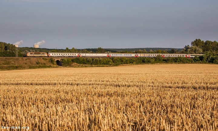 The latest Eurocity of the day approaches the Luxemburg border, at Kanfen. In the background the nuclear power plant of Cattenom. 8.8.2015