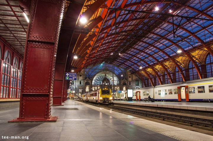 Motorcar 4140, waiting for its next service to Mol. Antwerpen-Centraal, 12.10.2014