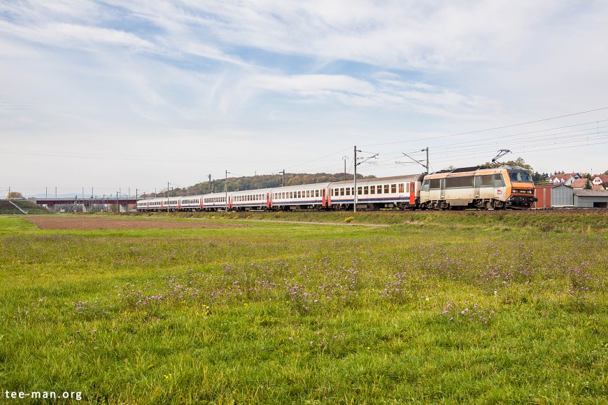 Sybic 26158 hauls the Eurocity to Basel. Wilwisheim, 24.10.2015