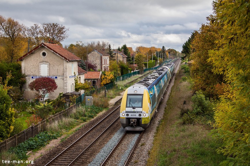 Time didn't stand still at the station of Marnar-sr-Seine. While one of the platforms is still present, the building has been converted into a house with an abundant garden. SNCF 82510, Marnay-sur-Seine, 25.10.2015