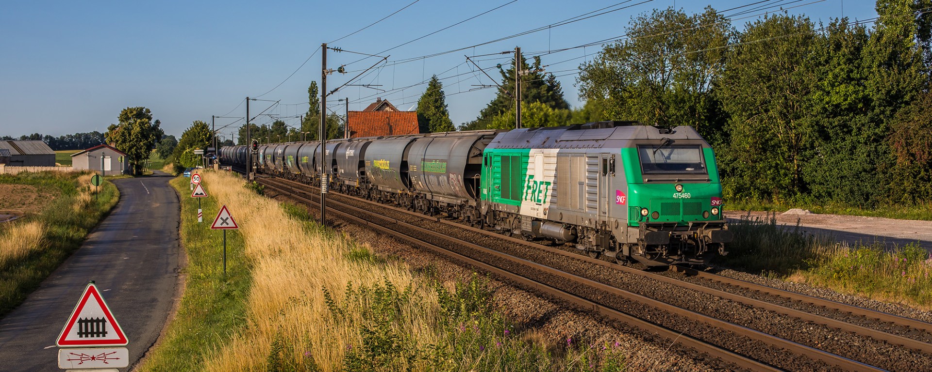 grain train with Hexafret diesel locomotive from Saluax to Somain.