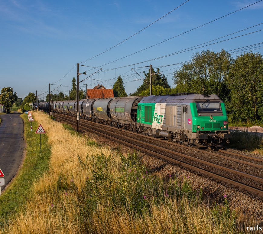 grain train with Hexafret diesel locomotive from Saluax to Somain.