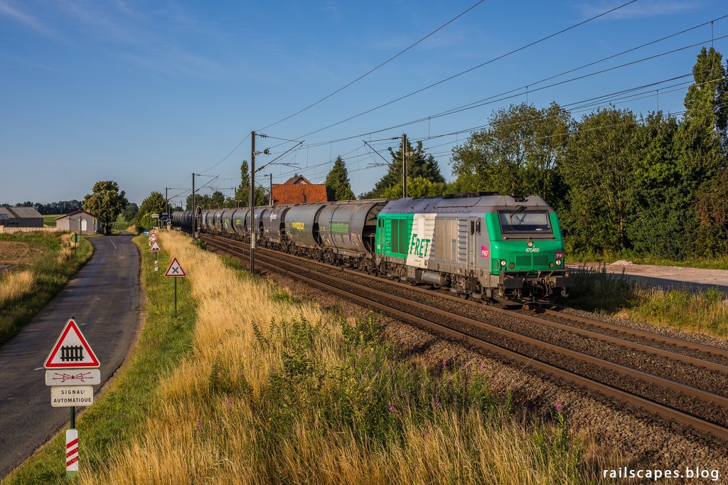 grain train with Hexafret diesel locomotive from Saluax to Somain.