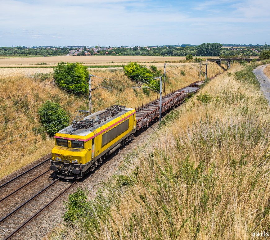 SNCF infrastructure train from Lille to Tergnier.