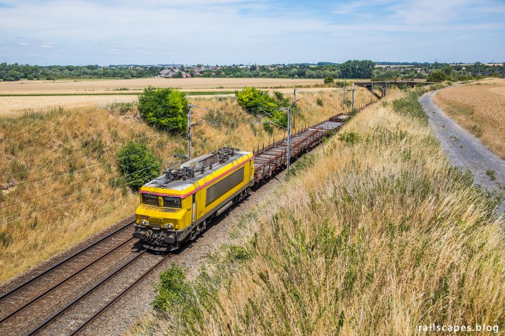 SNCF infrastructure train from Lille to Tergnier.