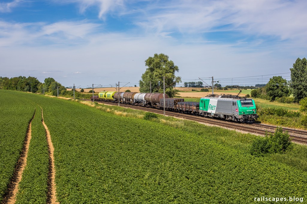 Hexafret freight train from Somain to Tergnier.