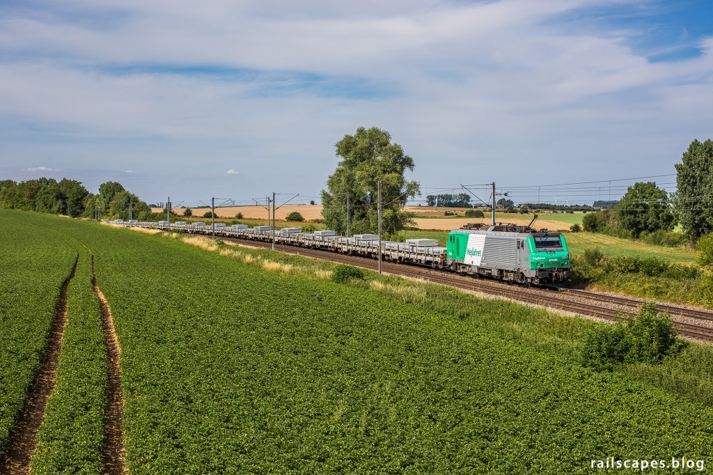 Hexafret freight train from Dunkerque to Metz.