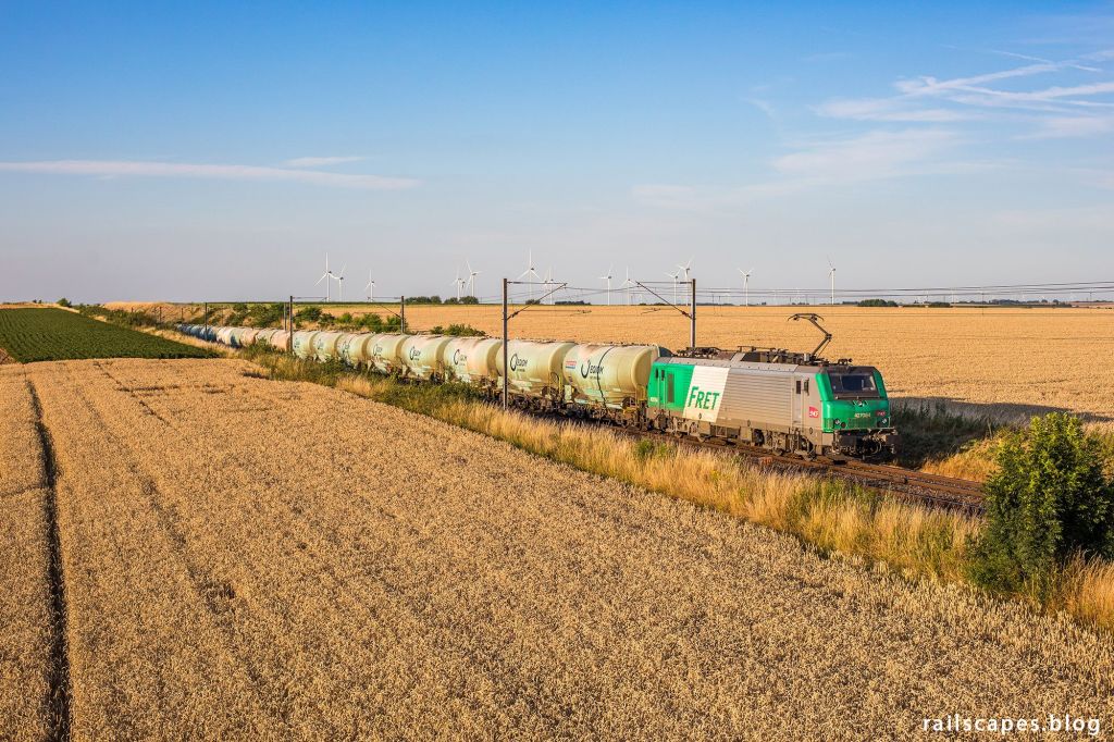 Hexafret freight train from Somain to Le Bourget.