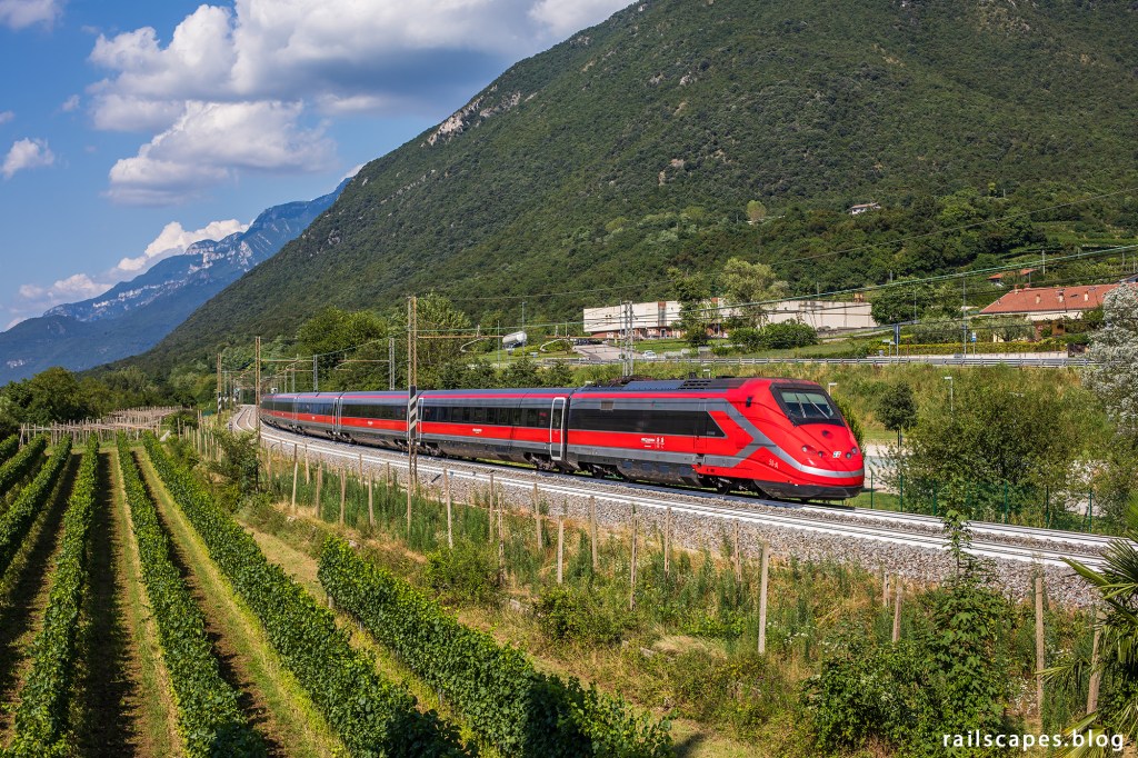 Trenitalia Freciarossa from Bolzano to Napoli.