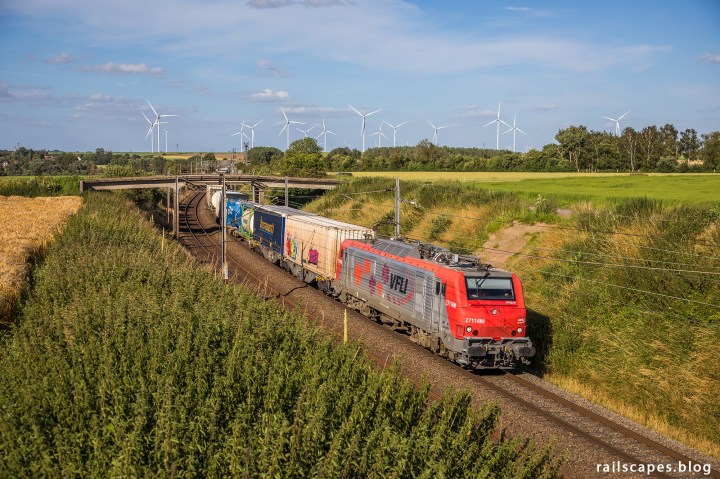 Intermodal train from Dourges to Bayonne.